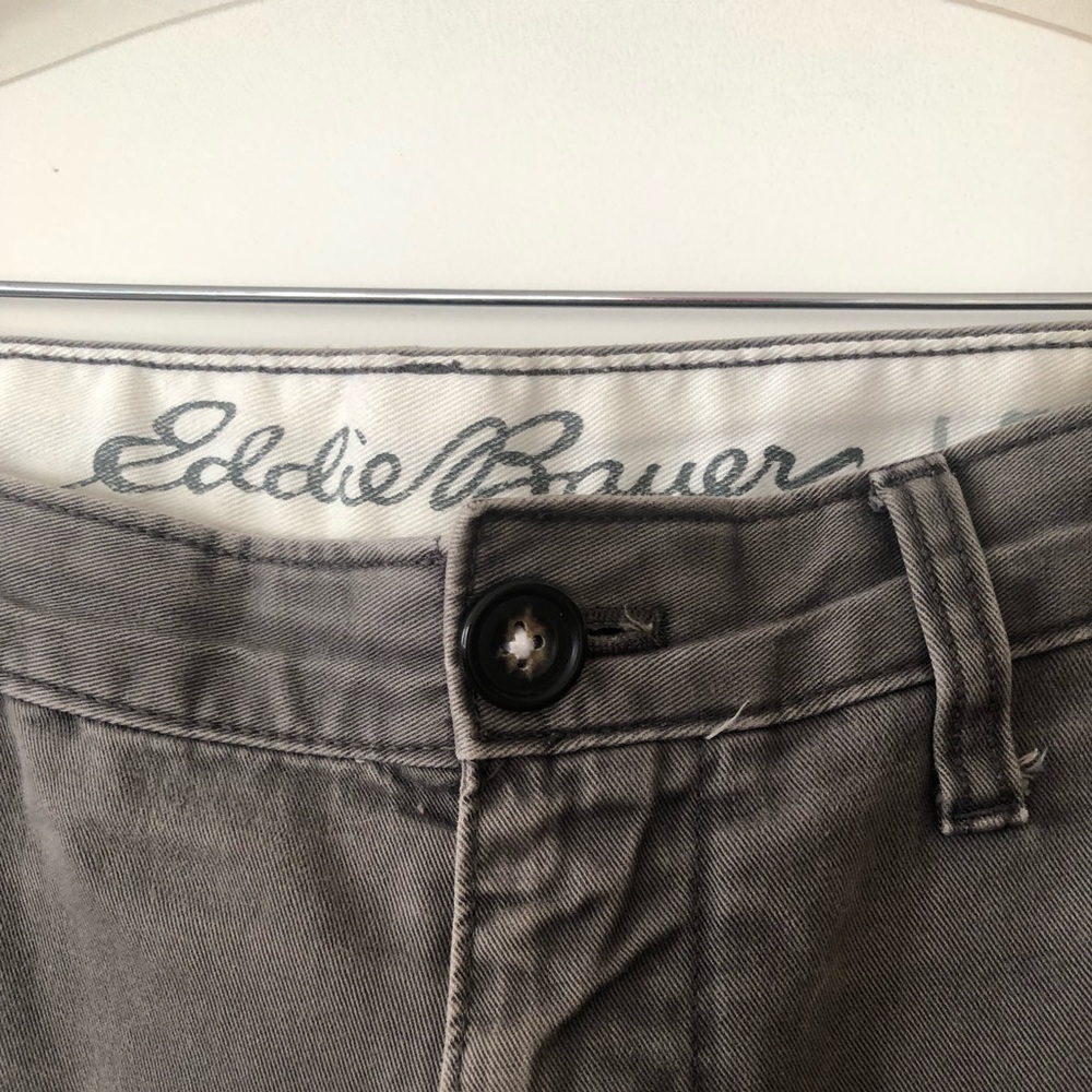 Eddie Bauer Legend Wash green khaki men’s pants in size 36z30